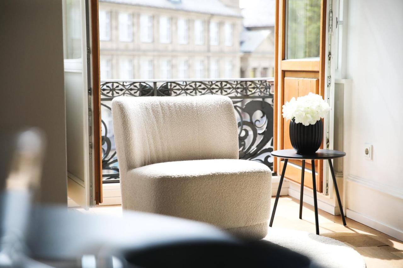 Palais Passy~Design Suite Mit Ausblick Im Zentrum วิสบาเดน ภายนอก รูปภาพ