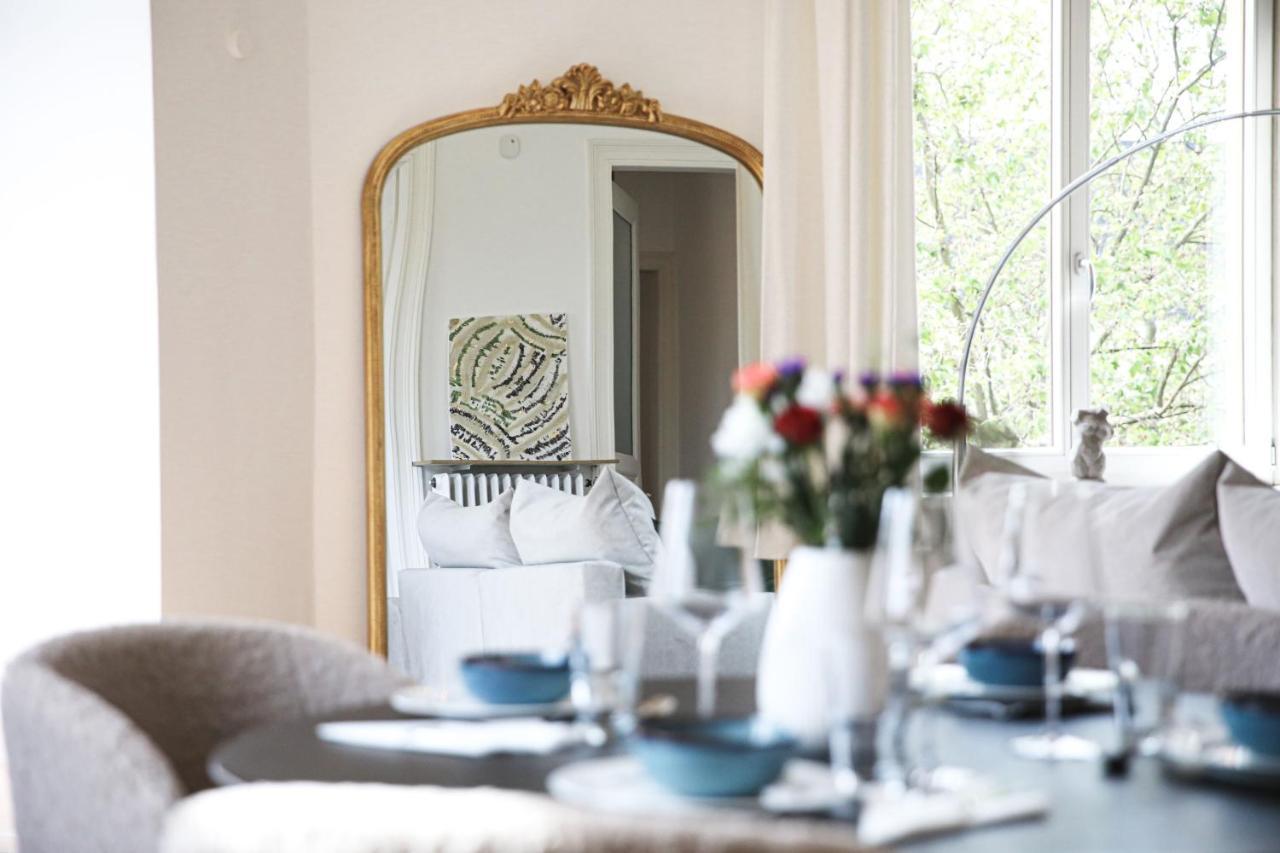 Palais Passy~Design Suite Mit Ausblick Im Zentrum วิสบาเดน ภายนอก รูปภาพ
