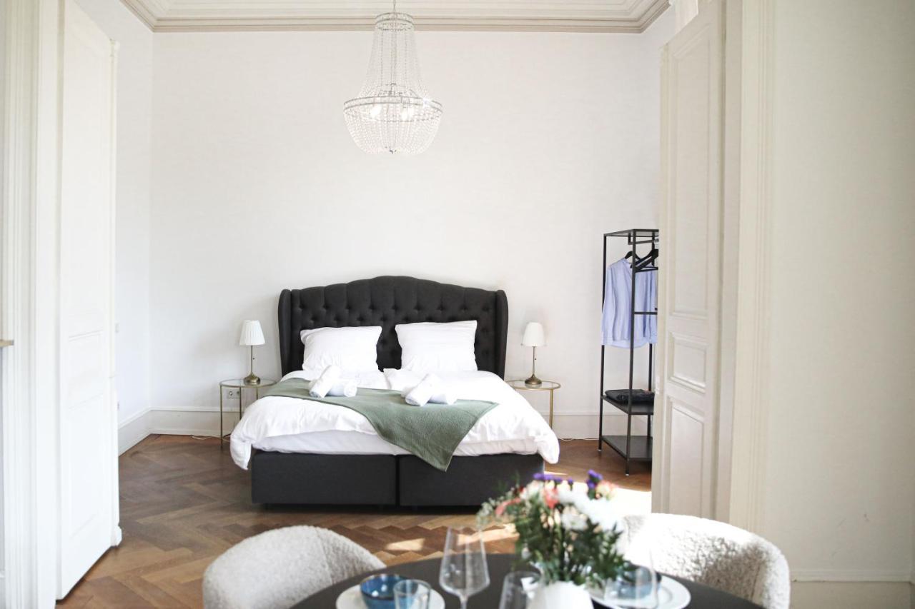 Palais Passy~Design Suite Mit Ausblick Im Zentrum วิสบาเดน ภายนอก รูปภาพ