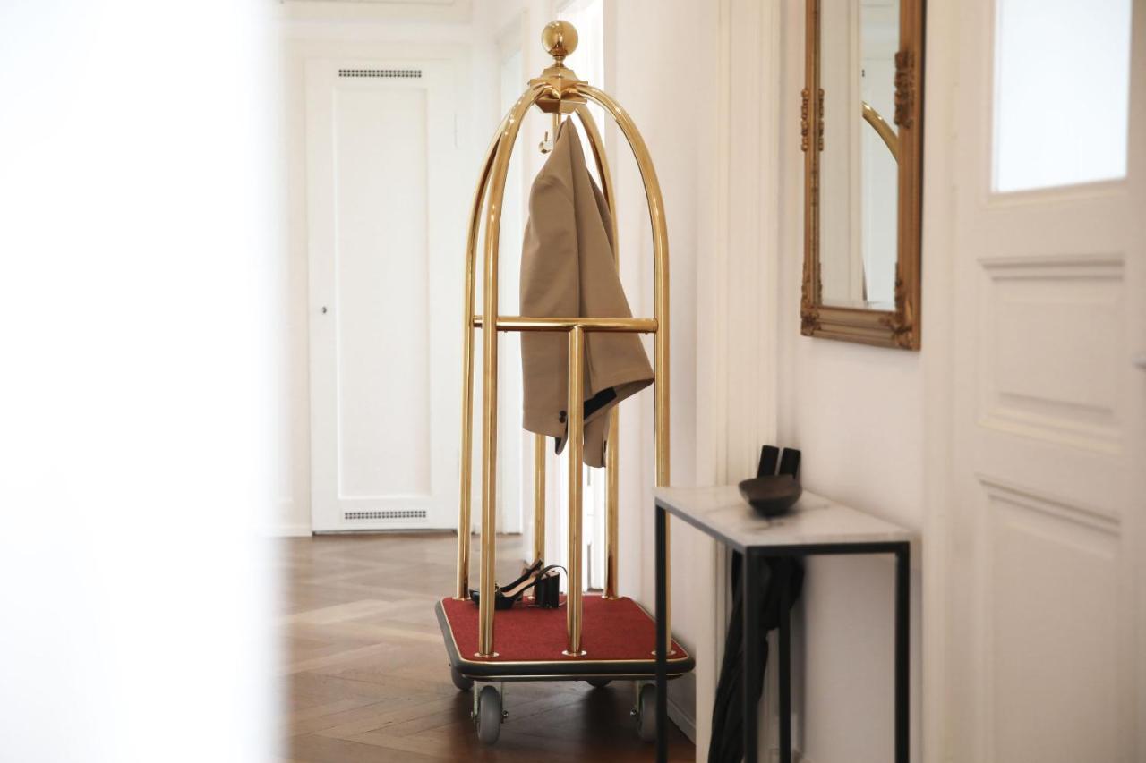 Palais Passy~Design Suite Mit Ausblick Im Zentrum วิสบาเดน ภายนอก รูปภาพ